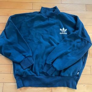 Size small adidas turtleneck sweatshirt with pockets!